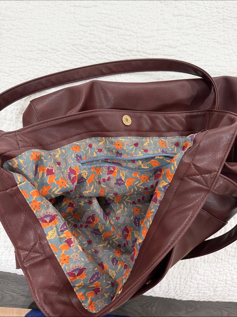 Everyday Leather-Feel Tote Bag in Deep Burgundy - Picture 4 of 10